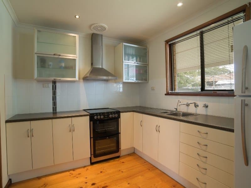 33 Graylon Way, Salisbury Park - Thumbnail 2