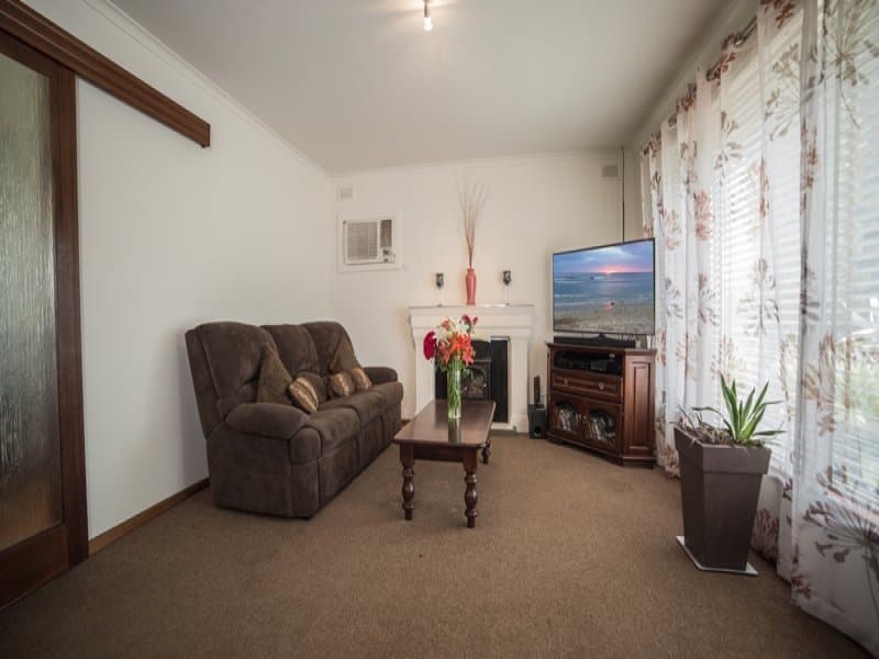 33 Graylon Way, Salisbury Park - Thumbnail 4