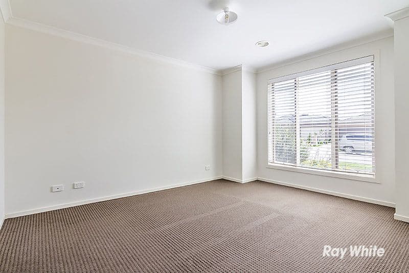 5 Kirwan Drive, Cranbourne East VIC 3977, Cranbourne East - Thumbnail 2