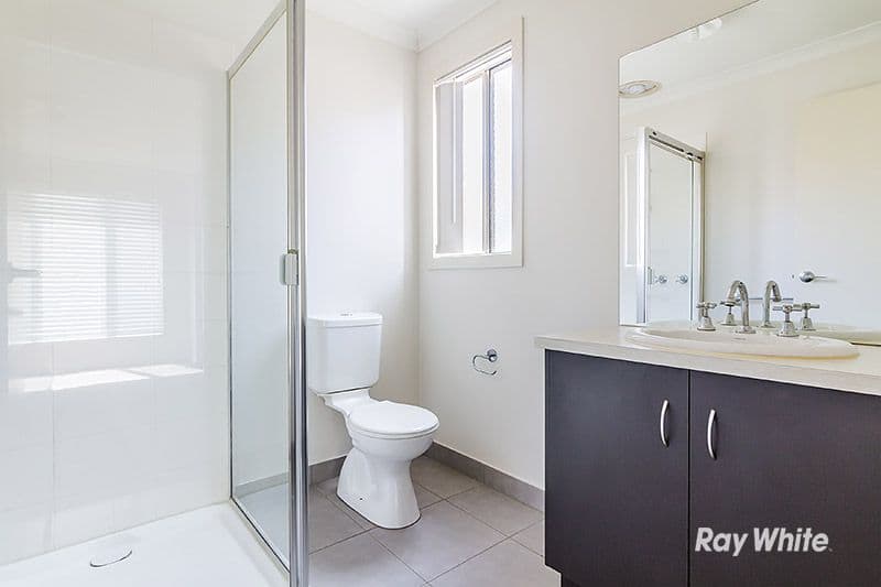 5 Kirwan Drive, Cranbourne East VIC 3977, Cranbourne East - Thumbnail 3