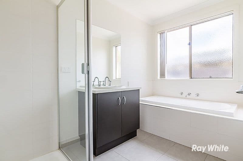 5 Kirwan Drive, Cranbourne East VIC 3977, Cranbourne East - Thumbnail 7