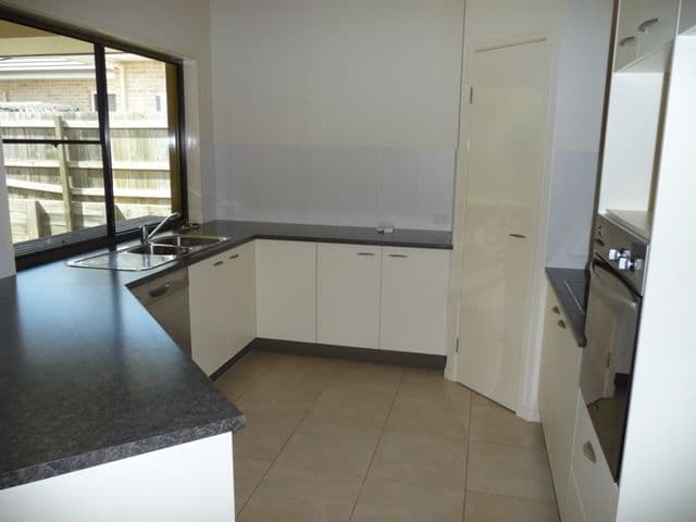 4 Usher Boulevard, BEERWAH QLD 4519, Beerwah - Thumbnail 2