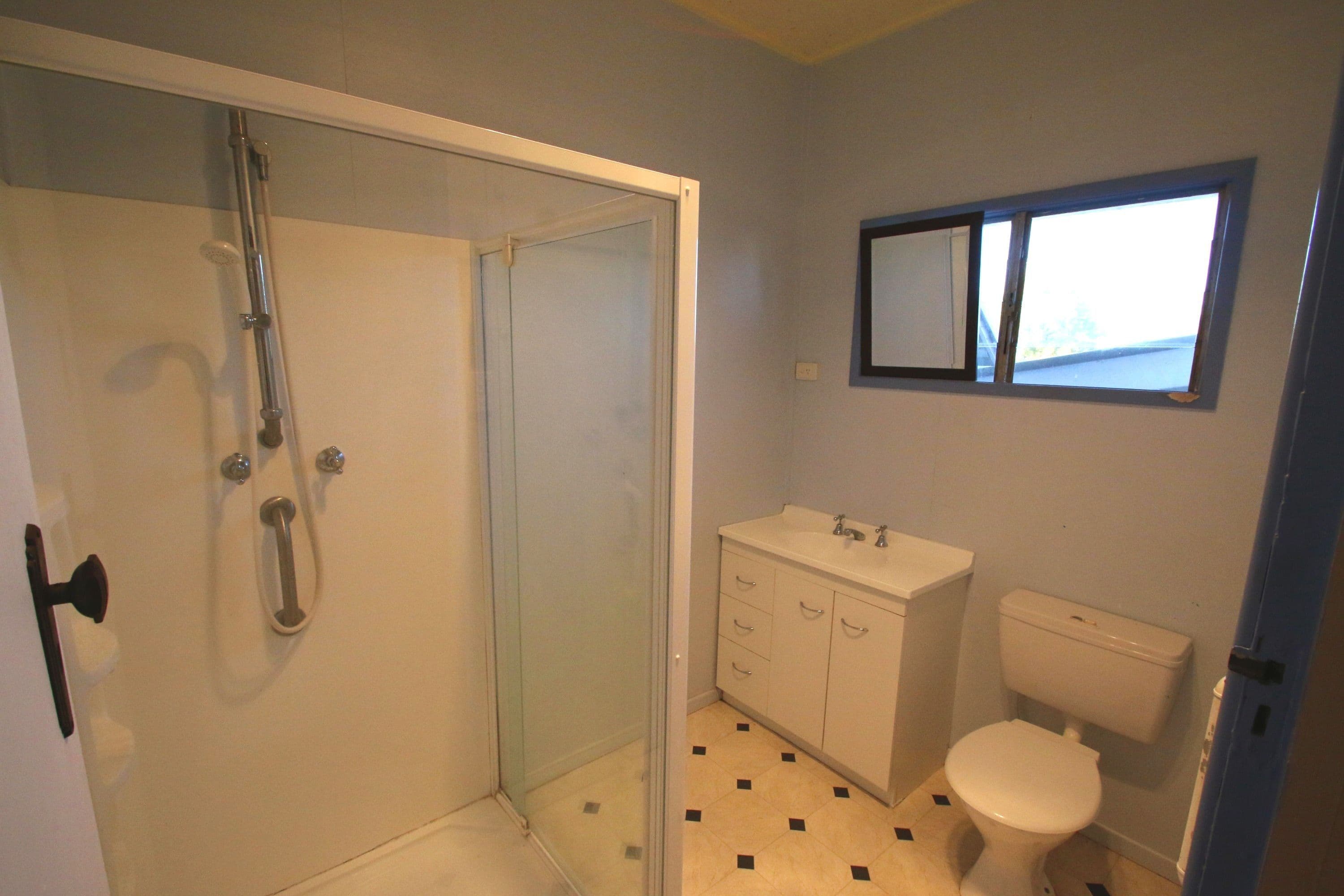 38 Kelvin Street, Monto QLD 4630, Monto - Thumbnail 3
