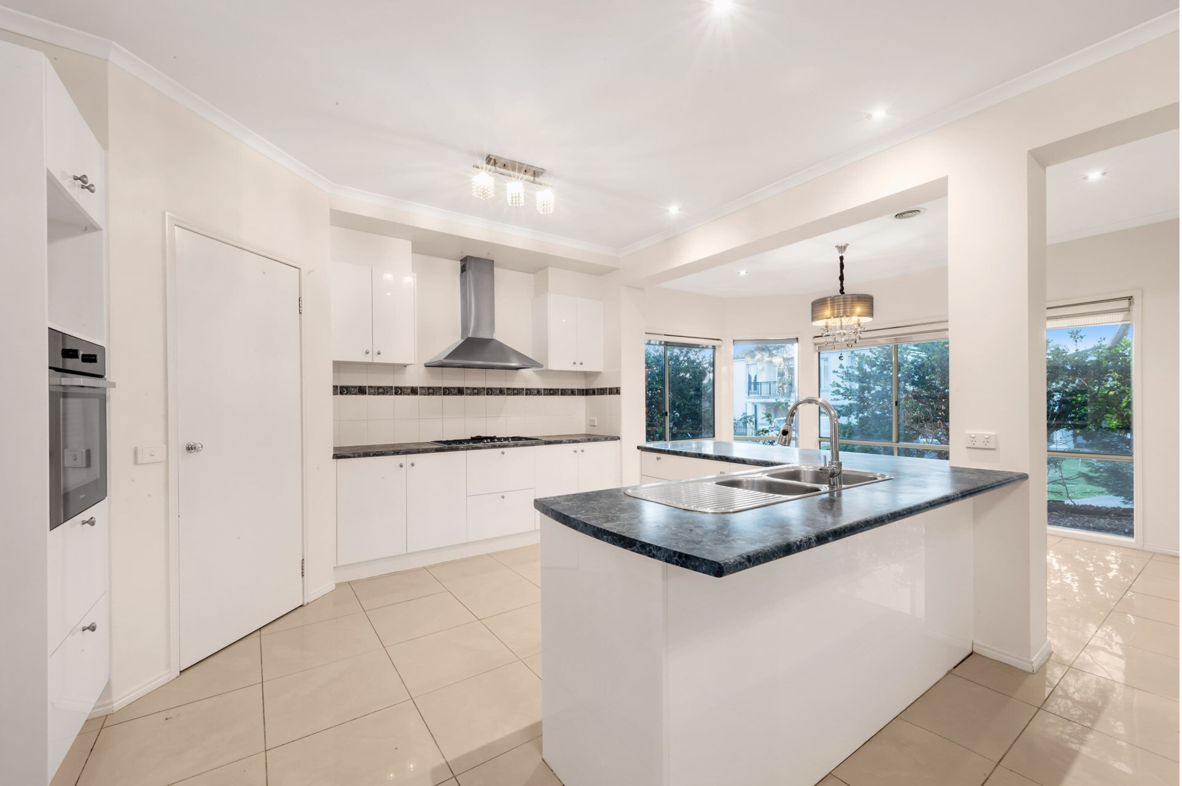 10 Minkell Court, Wantirna VIC 3152, Wantirna - Thumbnail 2