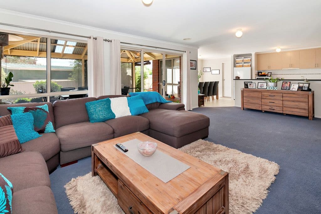 9 Mayfair Court, Mount Helen VIC 3350, Mount Helen - Thumbnail 3
