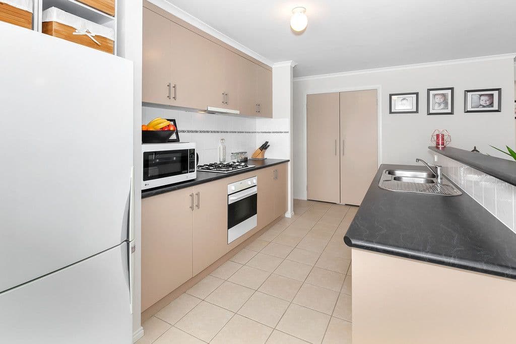 9 Mayfair Court, Mount Helen VIC 3350, Mount Helen - Thumbnail 5