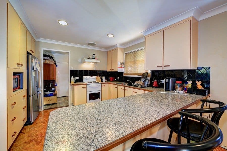 AVENELL HEIGHTS QLD 4670, Avenell Heights - Thumbnail 8