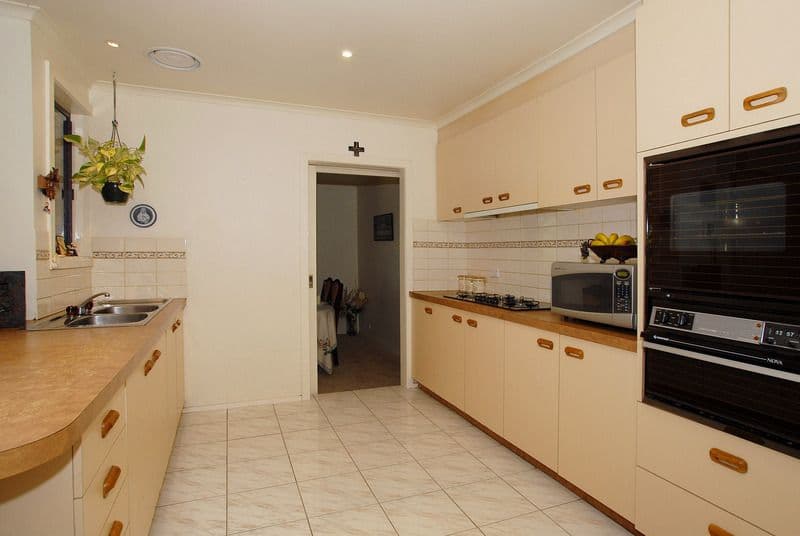 3 Georgette Crescent, ENDEAVOUR HILLS VIC 3802, Endeavour Hills - Thumbnail 2