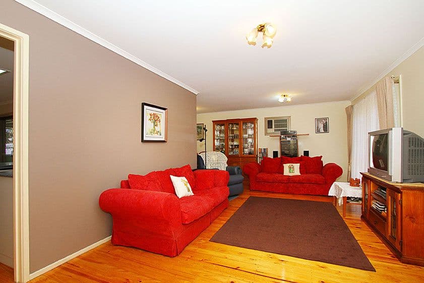 20 Hinkler Drive, MILL PARK VIC 3082, Mill Park - Thumbnail 4