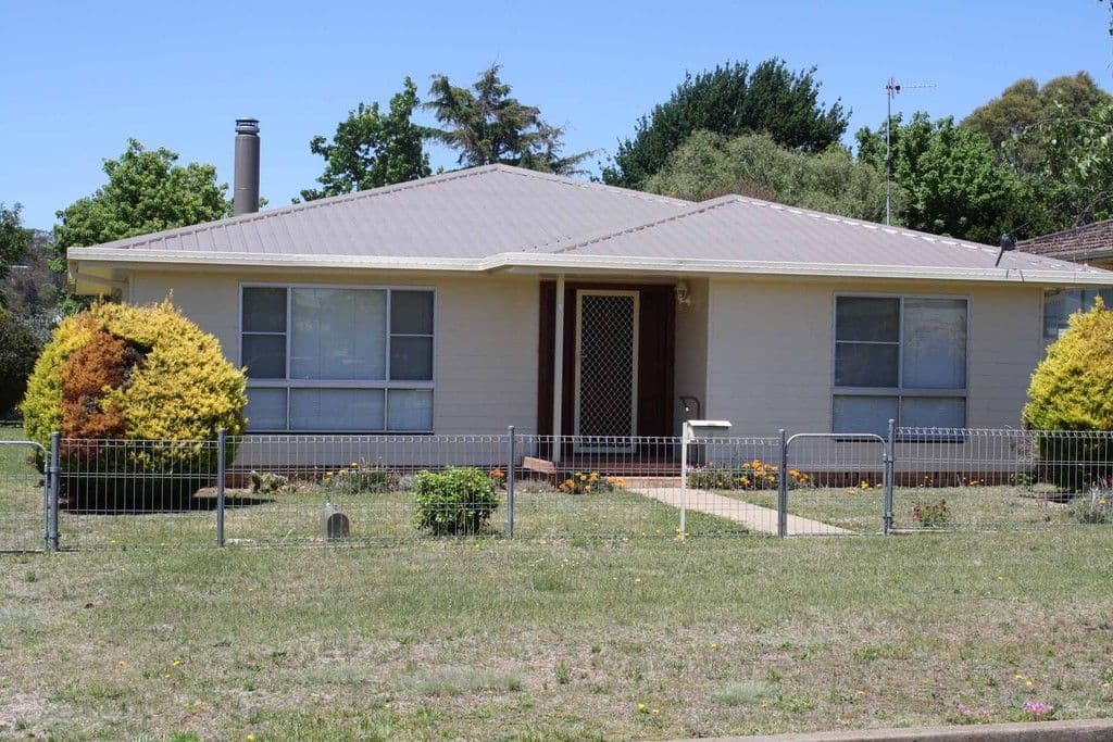 9 Short Street, GLEN INNES NSW 2370, Glen Innes - Image 1
