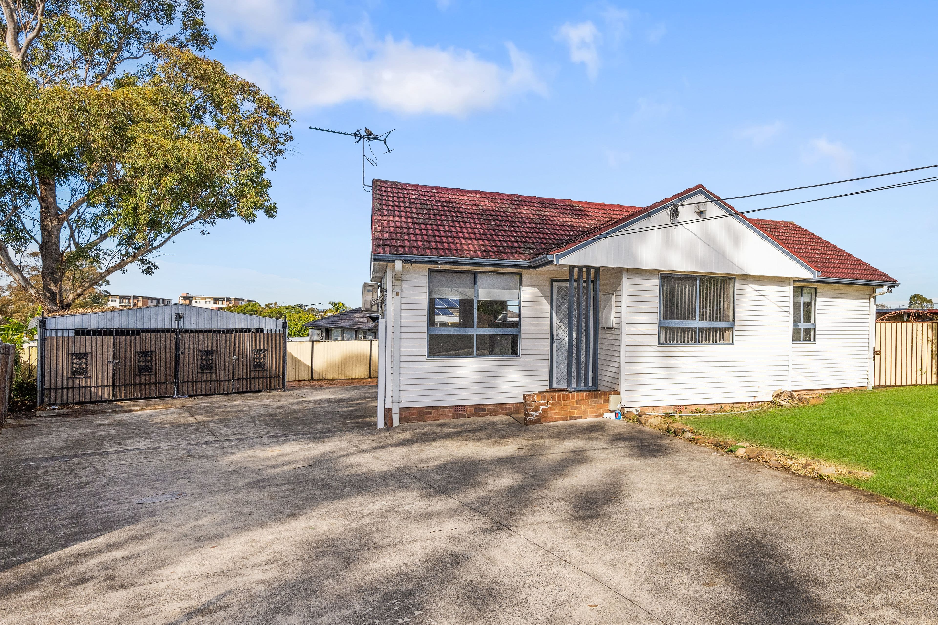 8 De Witt Place, Fairfield West NSW 2165, Fairfield West - Thumbnail 2