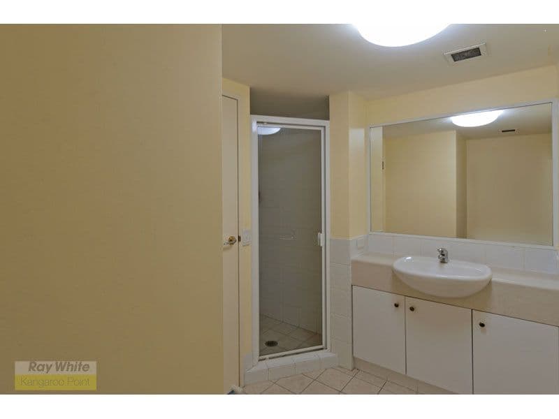 45 Deakin Street, KANGAROO POINT QLD 4169, Kangaroo Point - Thumbnail 6