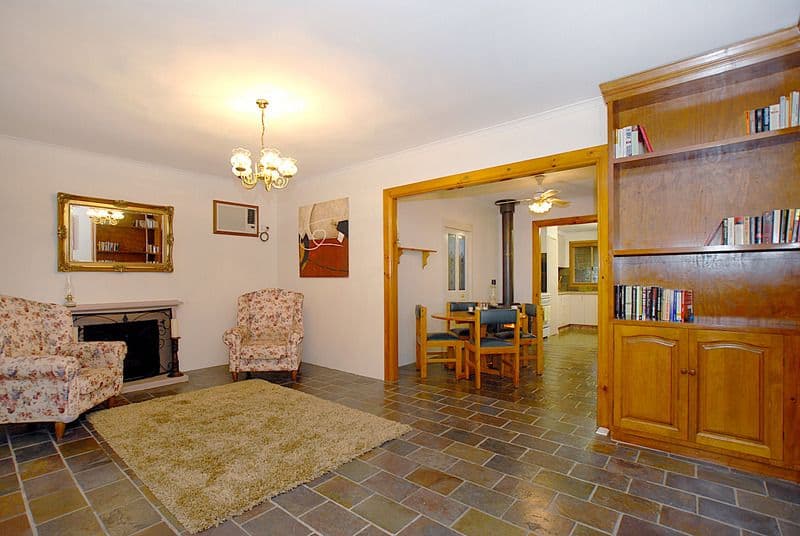 8 Camellia Court, DOVETON VIC 3177, Doveton - Thumbnail 2