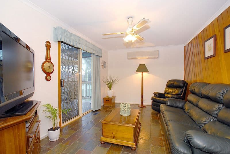 8 Camellia Court, DOVETON VIC 3177, Doveton - Thumbnail 4