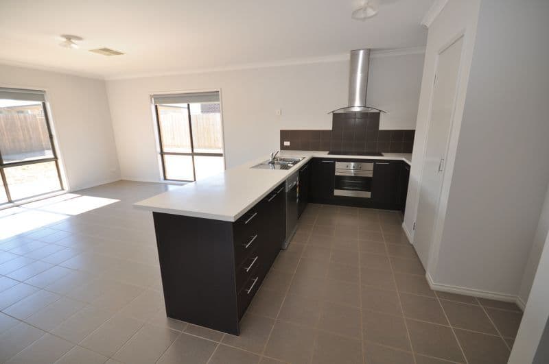 13 Darriwell Drive, BANNOCKBURN VIC 3331, Bannockburn - Thumbnail 3