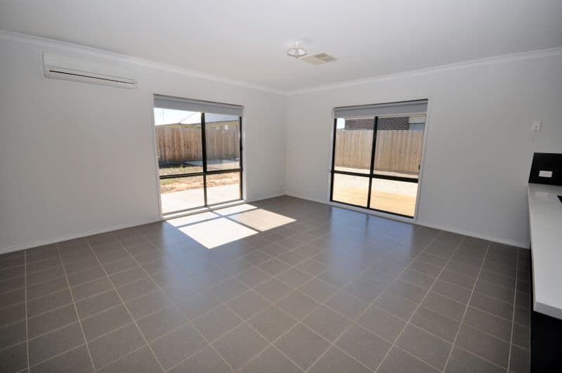 13 Darriwell Drive, BANNOCKBURN VIC 3331, Bannockburn - Thumbnail 4