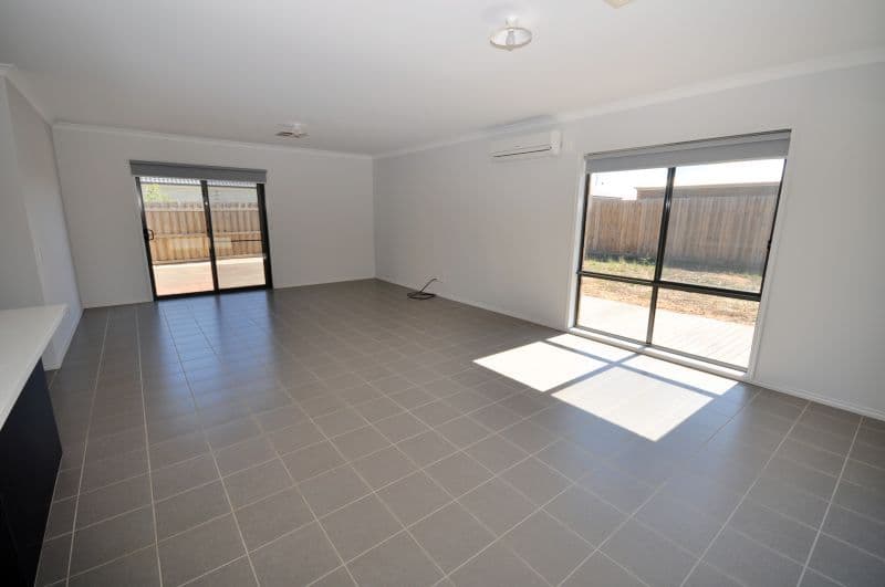 13 Darriwell Drive, BANNOCKBURN VIC 3331, Bannockburn - Thumbnail 6