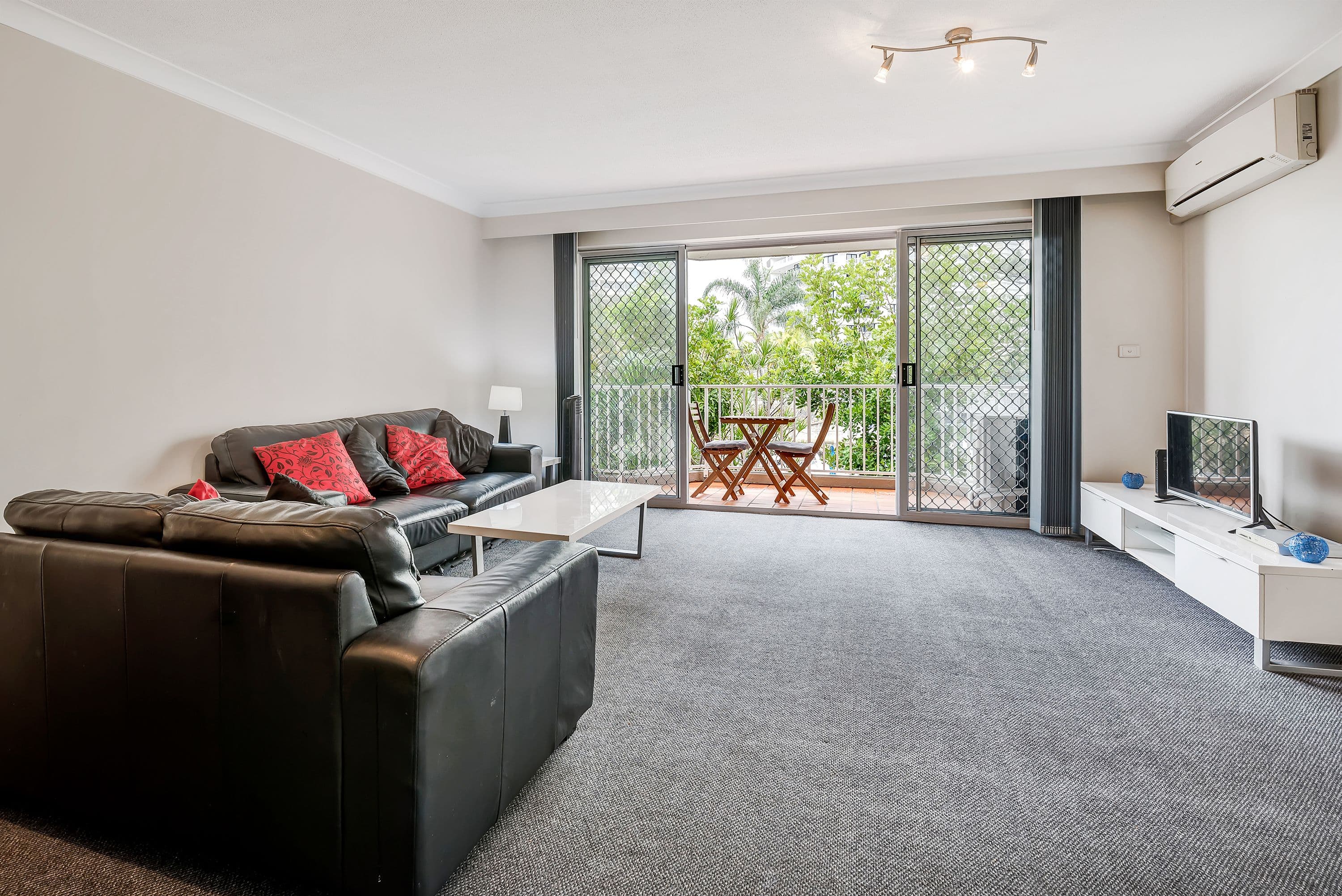 37 Bayview Street, Runaway Bay QLD 4216, Runaway Bay - Thumbnail 4