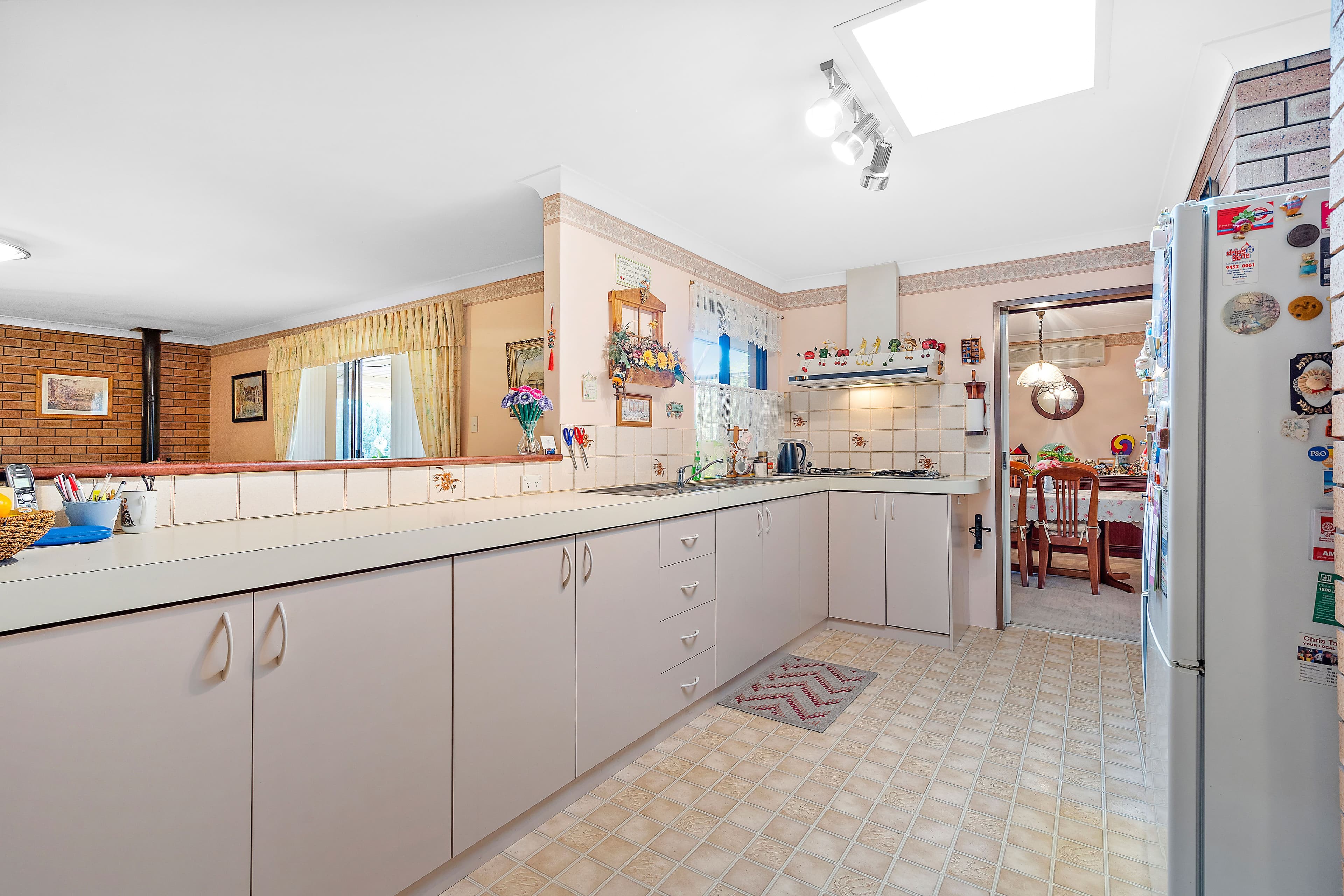 10 Crest Court, Thornlie WA 6108, Thornlie - Thumbnail 2