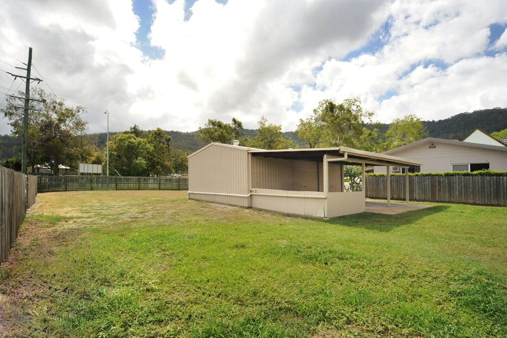 3 Manooka Drive, CANNONVALE QLD 4802, Cannonvale - Thumbnail 2