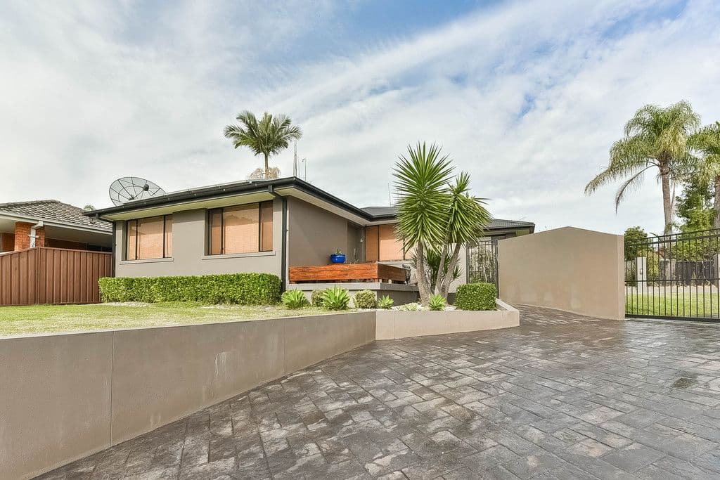 12 Manam Place, Glenfield - Image 1