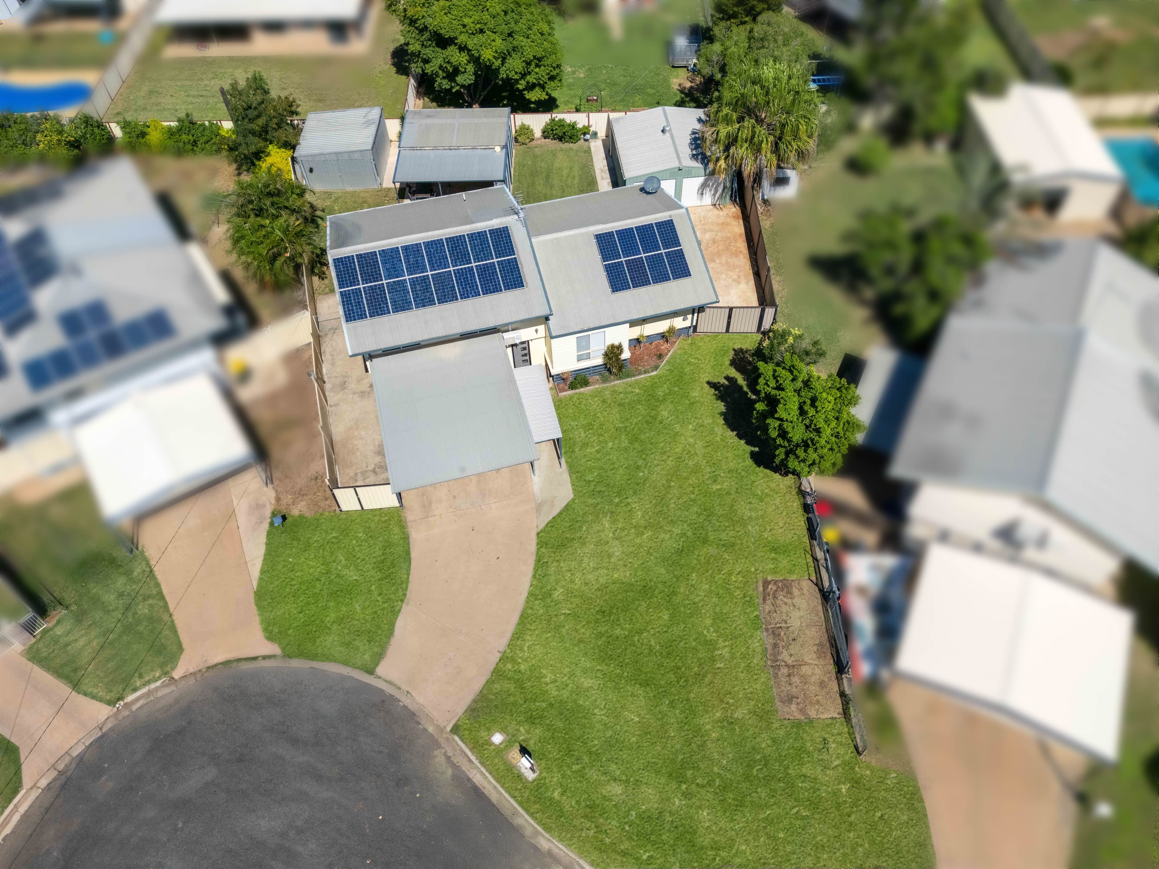 6 Hass Place, Emerald QLD 4720, Emerald - Thumbnail 2