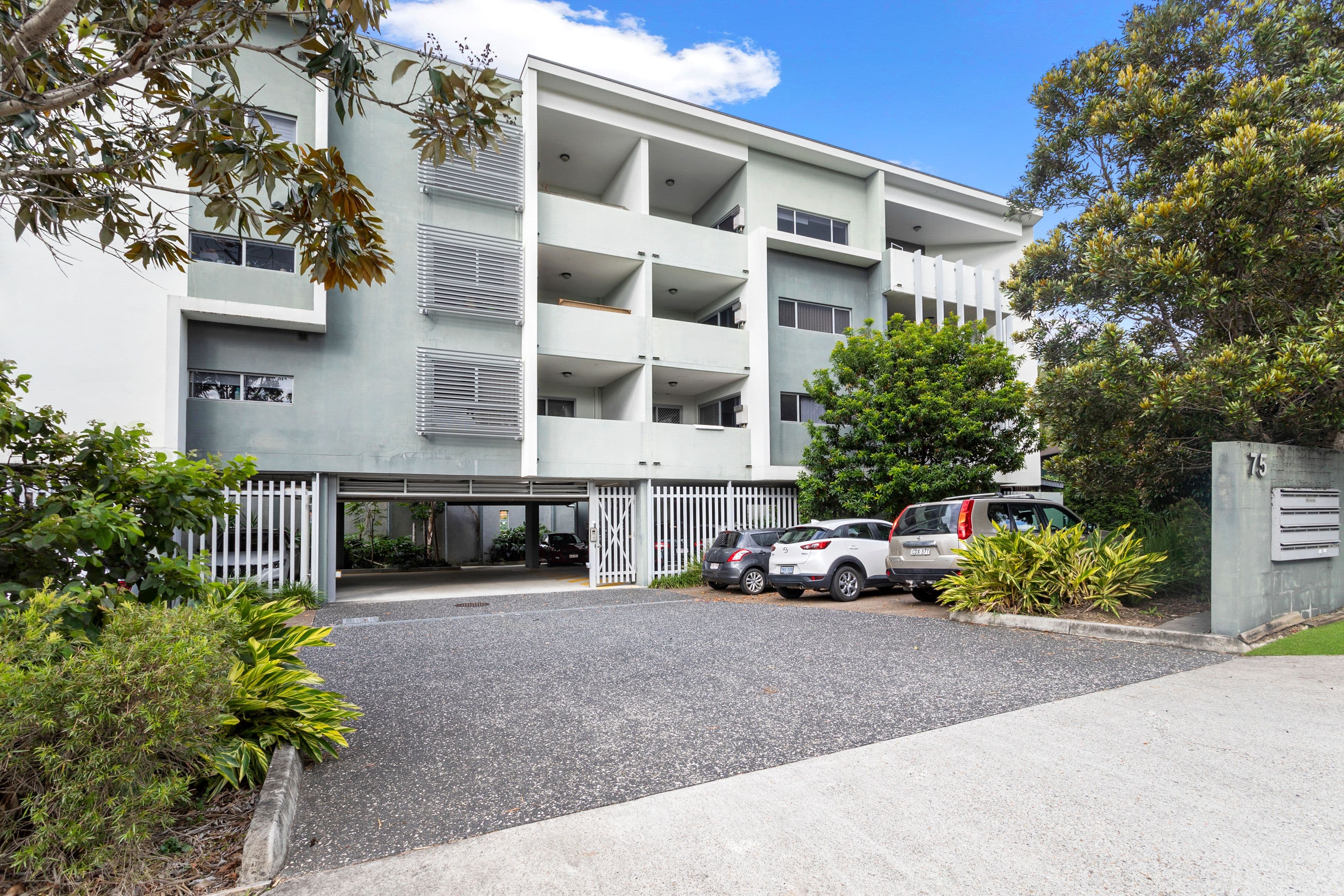 Joseph Drive, Orange, Orange - Image 1