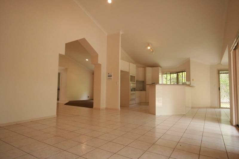 30 Clipper Boulevard, CLEAR ISLAND WATERS QLD 4226, Clear Island Waters - Thumbnail 2