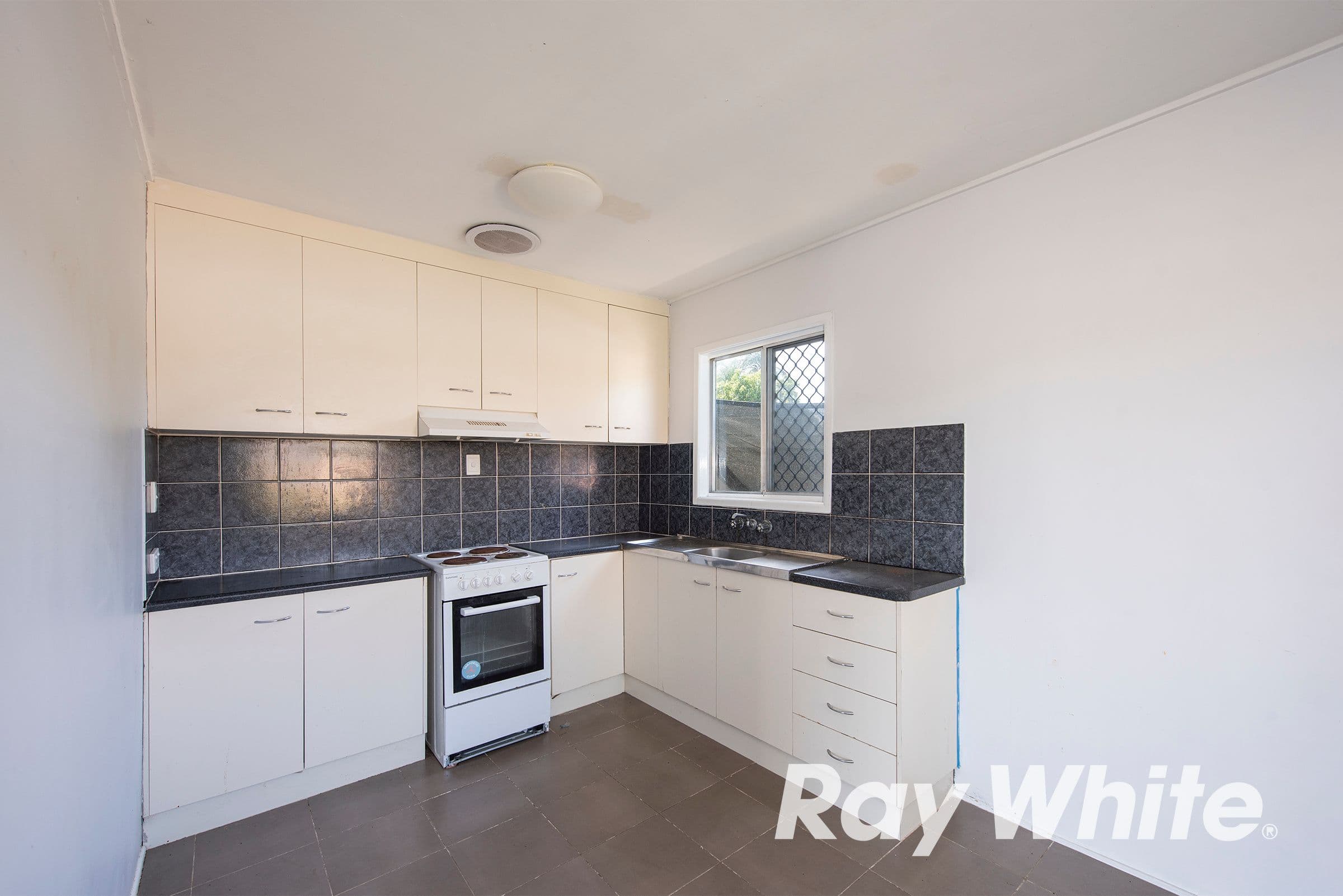 27 Wattle Street, Logan Central QLD 4114, Logan Central - Thumbnail 3