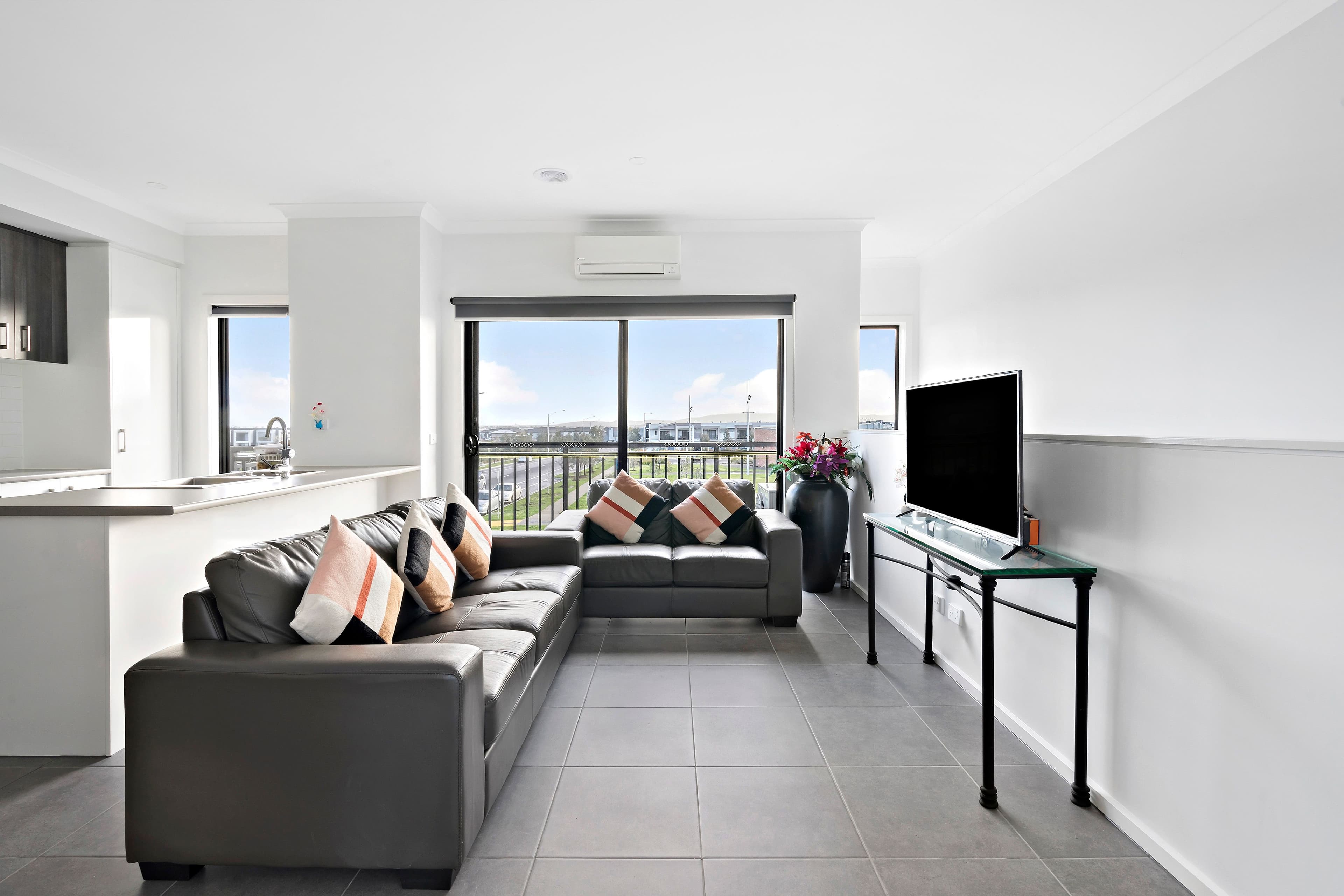 39 Strathlea Drive, Cranbourne West VIC 3977, Cranbourne West - Thumbnail 2
