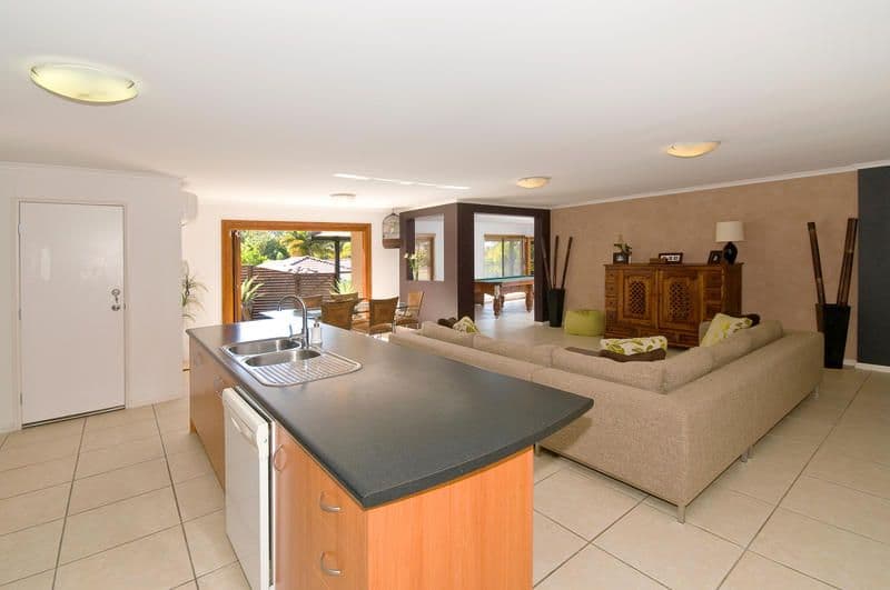 11 Casey Close, CURRUMBIN WATERS QLD 4223, Currumbin Waters - Thumbnail 2