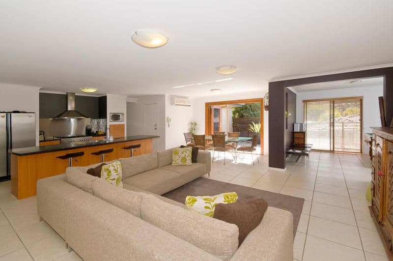 11 Casey Close, CURRUMBIN WATERS QLD 4223, Currumbin Waters - Thumbnail 3