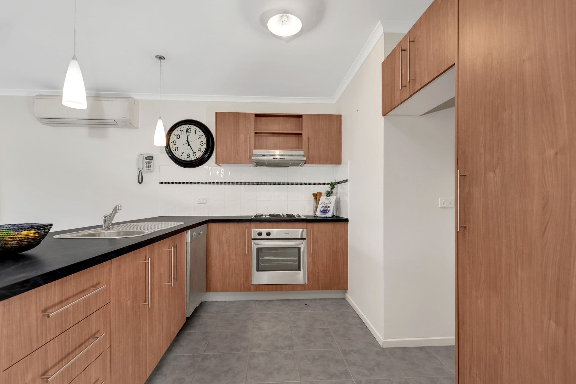 12 Silver Gum Street, MANOR LAKES VIC 3024, Manor Lakes - Thumbnail 2