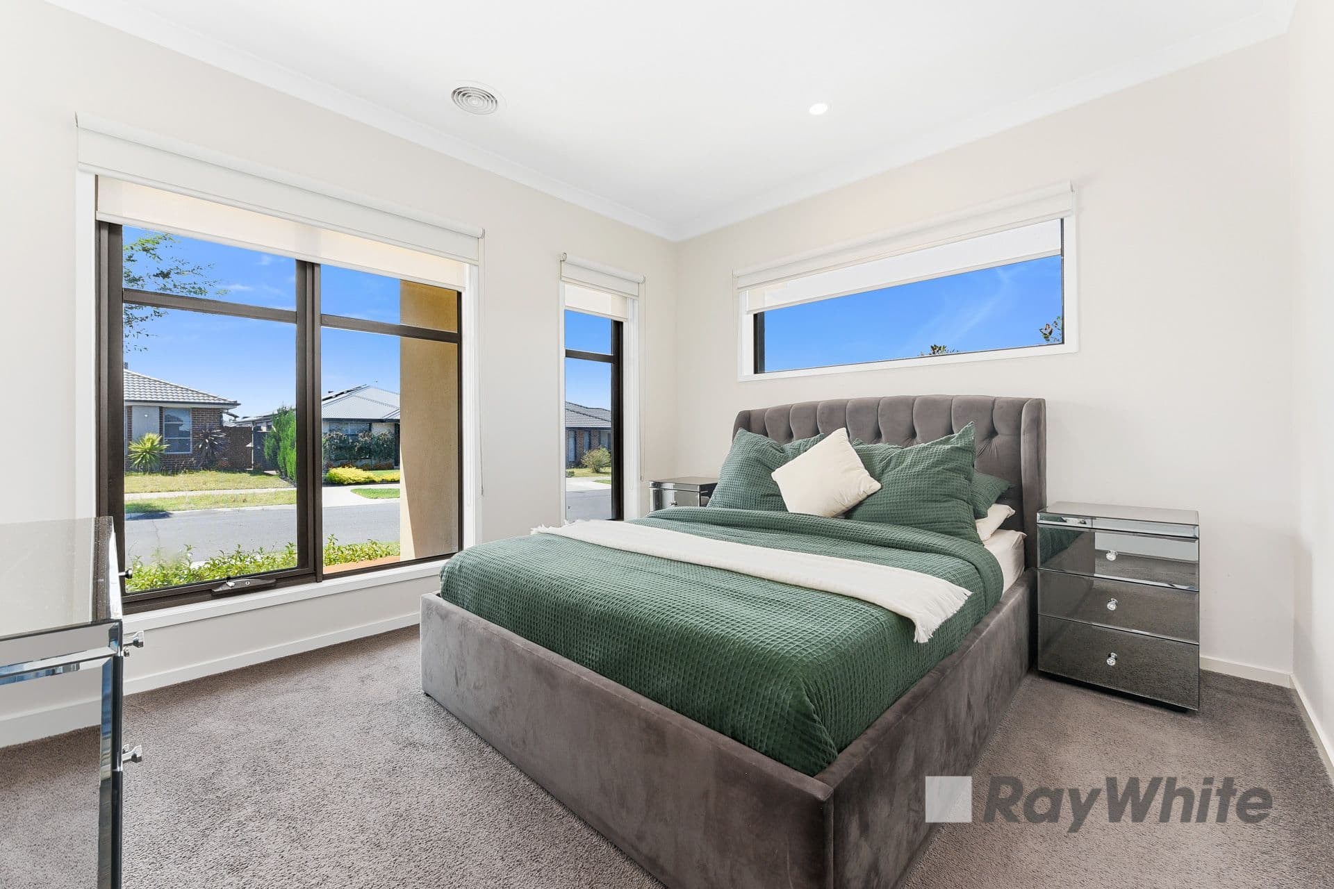 99 Heybridge Street, Clyde VIC 3978, Clyde - Thumbnail 8