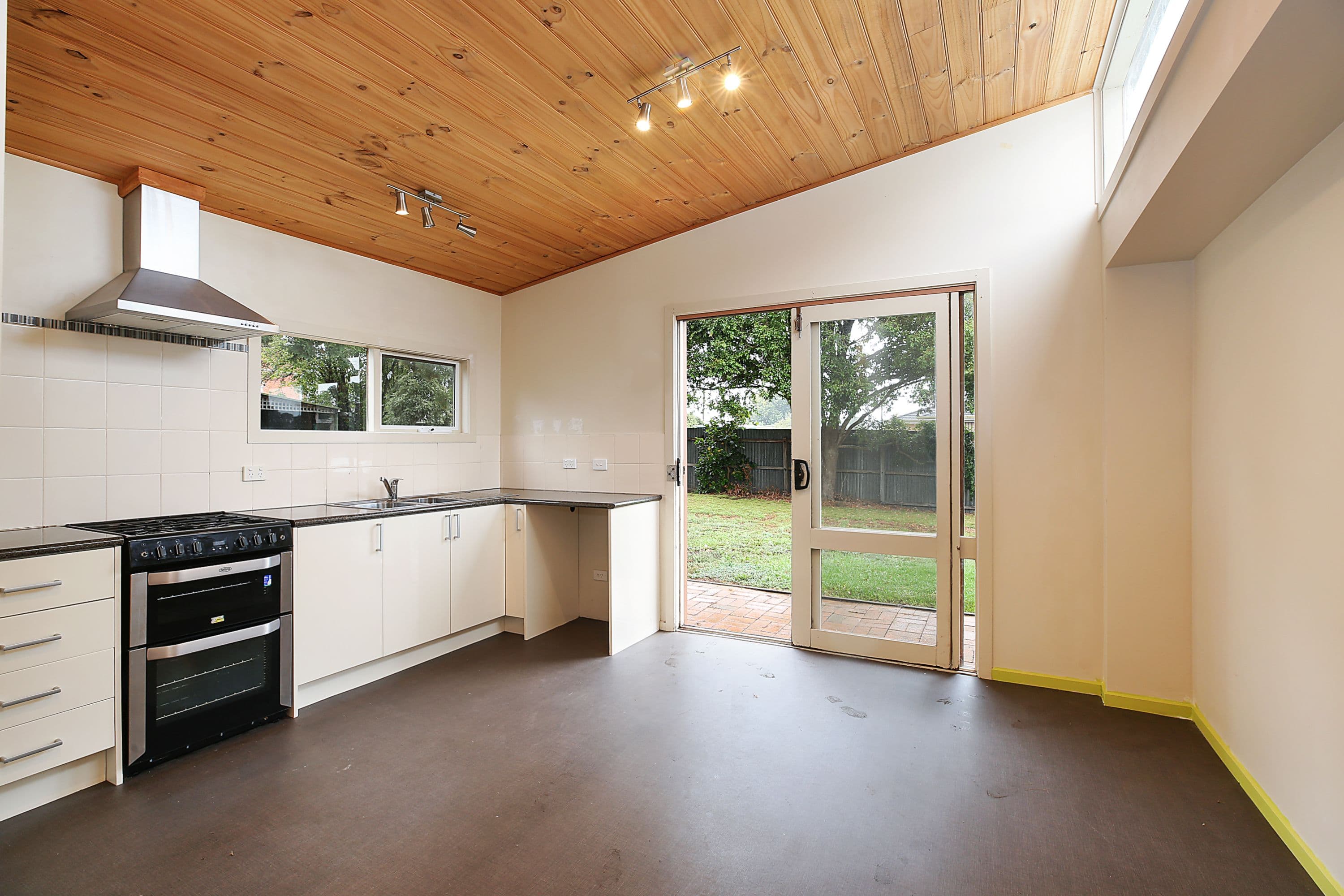 35 Silvester Street, Cobden VIC 3266, Cobden - Thumbnail 4