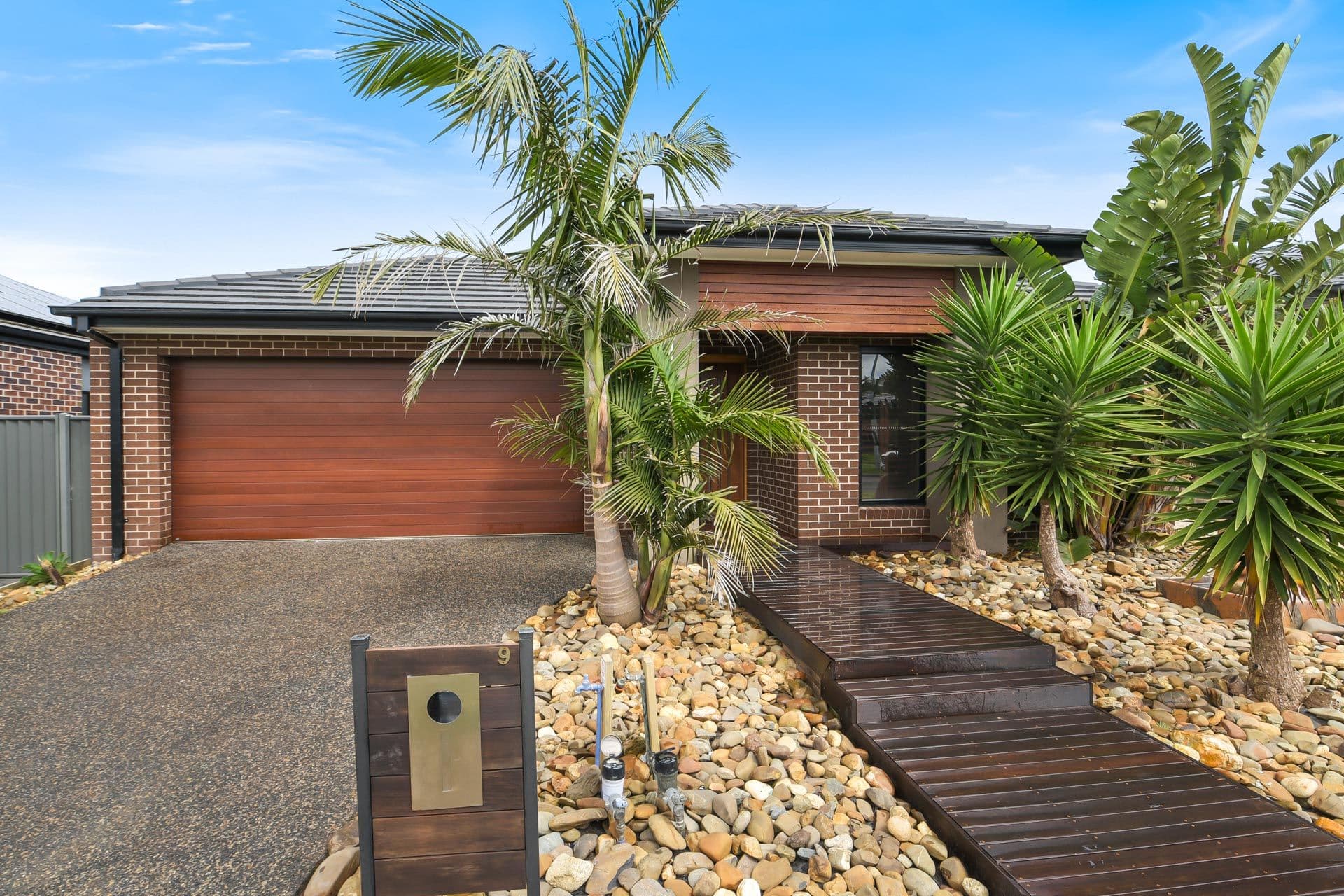 9 Bellsquarry Avenue, Cranbourne East VIC 3977, Cranbourne East - Thumbnail 2