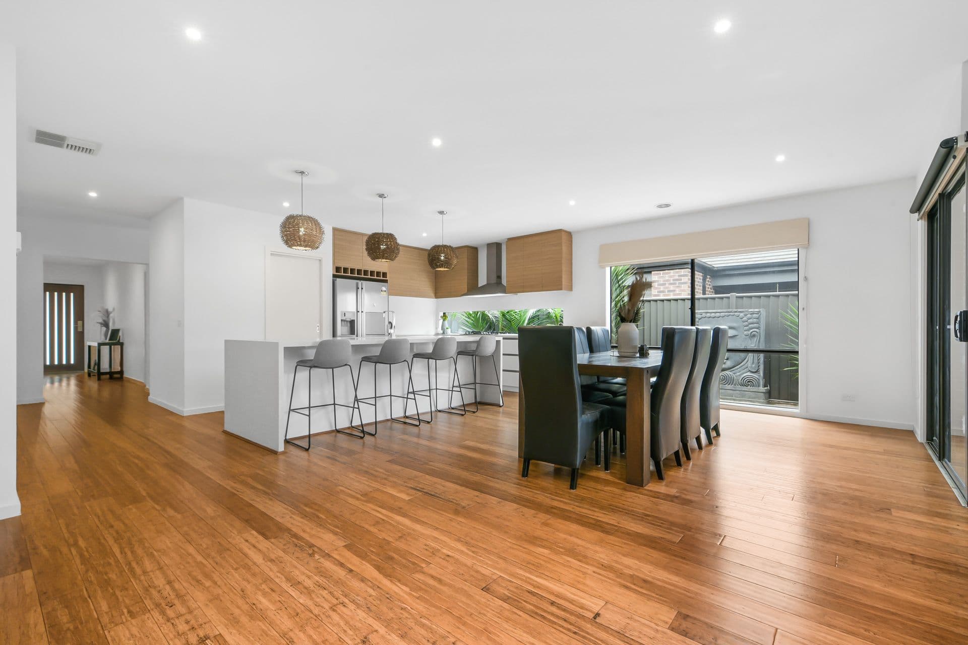9 Bellsquarry Avenue, Cranbourne East VIC 3977, Cranbourne East - Thumbnail 5