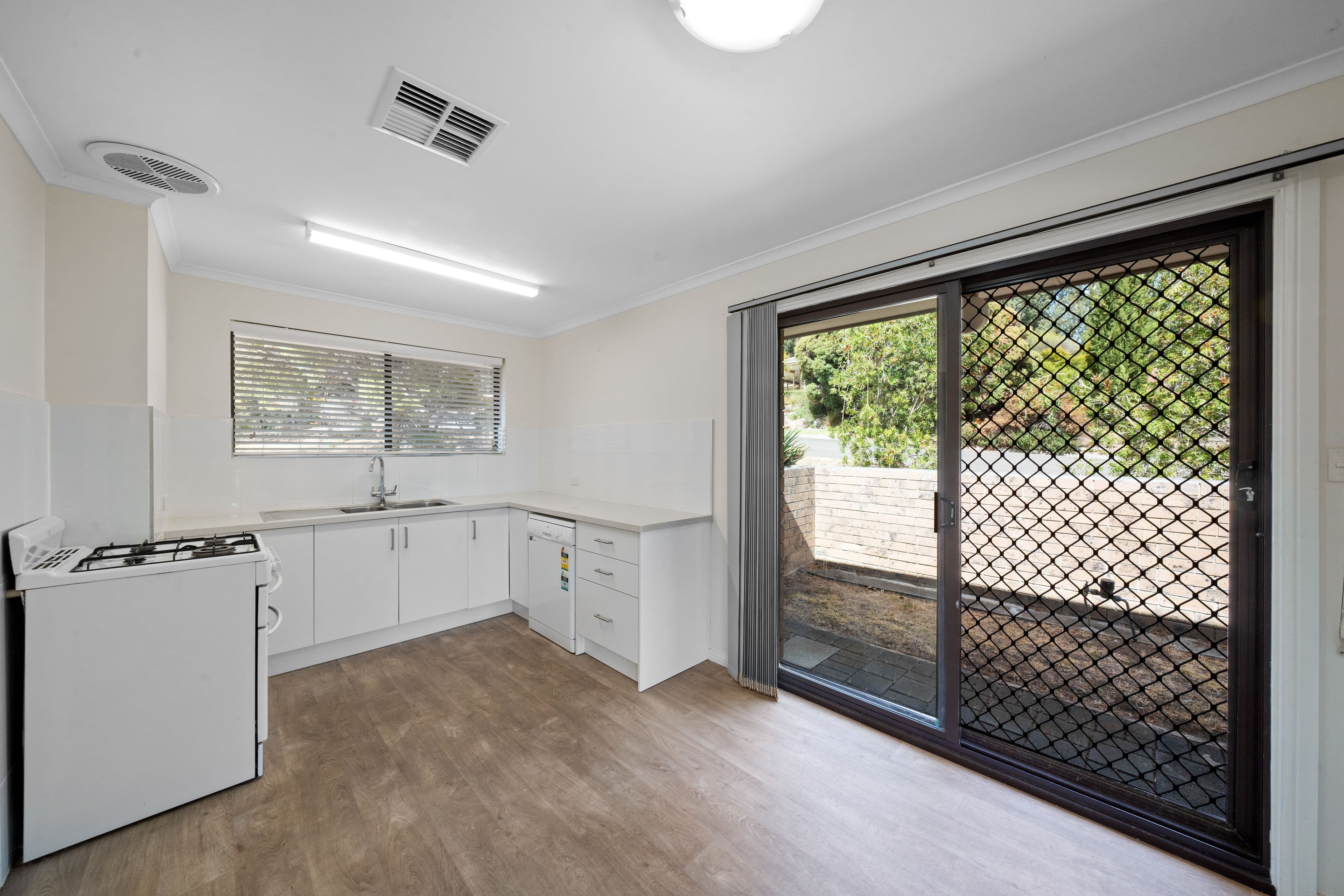 1 Curtis Court, Happy Valley SA 5159, Happy Valley - Thumbnail 5