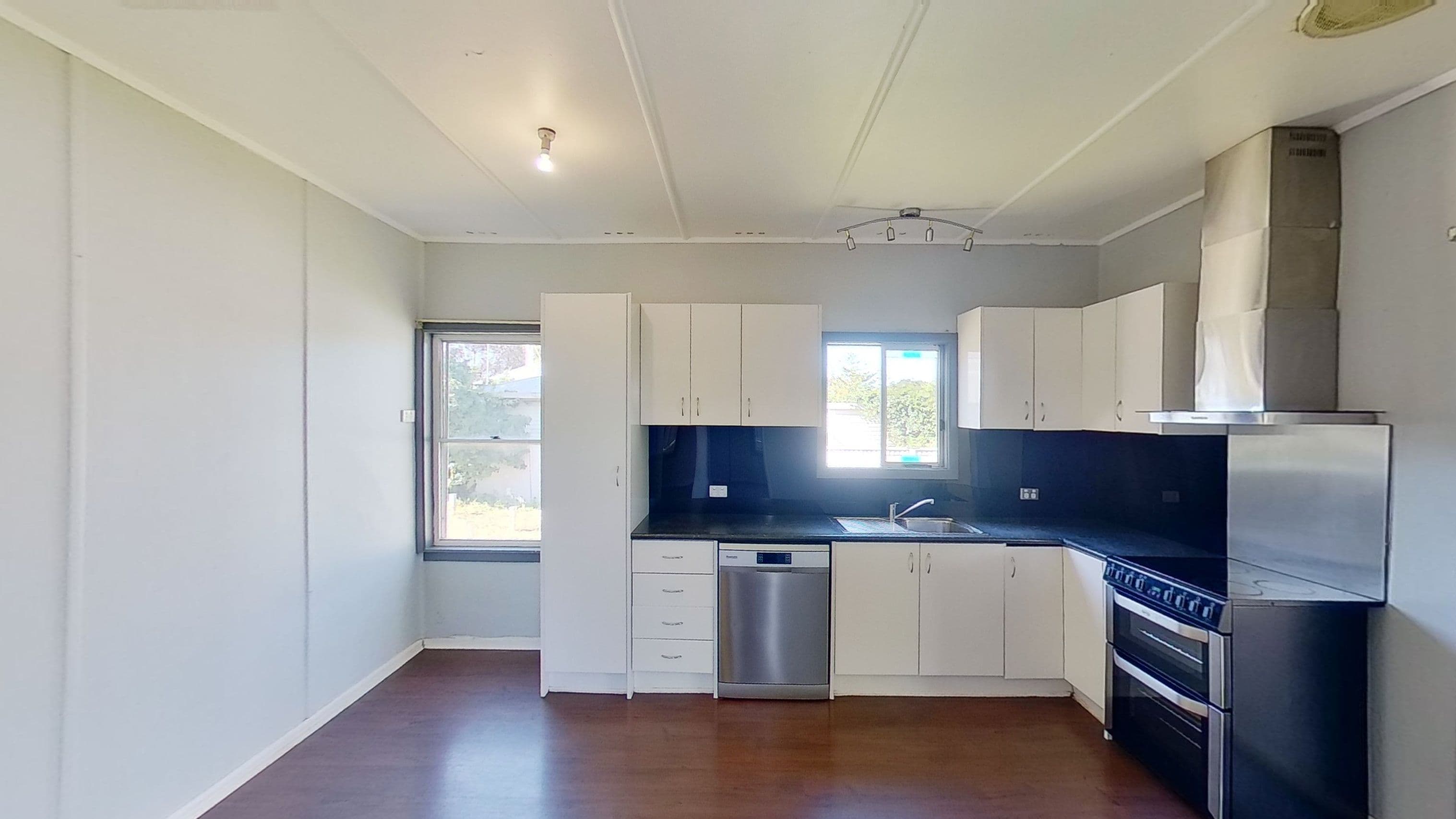 4 Gloucester Avenue, Dubbo NSW 2830, Dubbo - Thumbnail 2