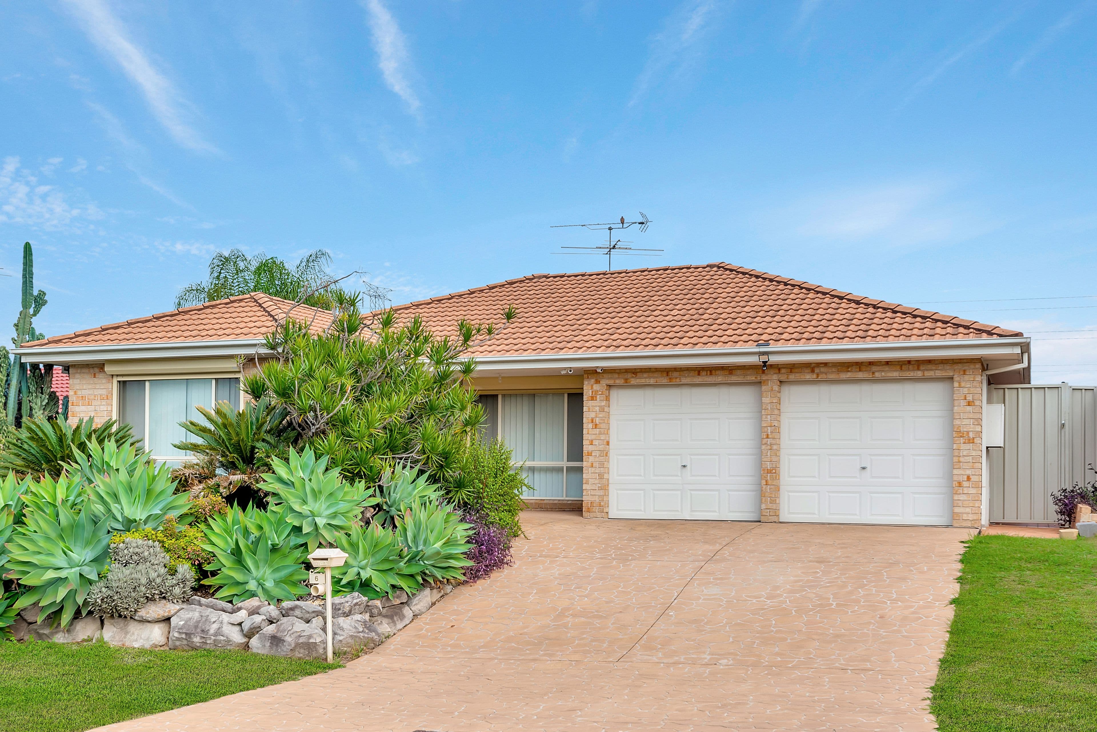 6 Grebe Place, Hinchinbrook - Image 1