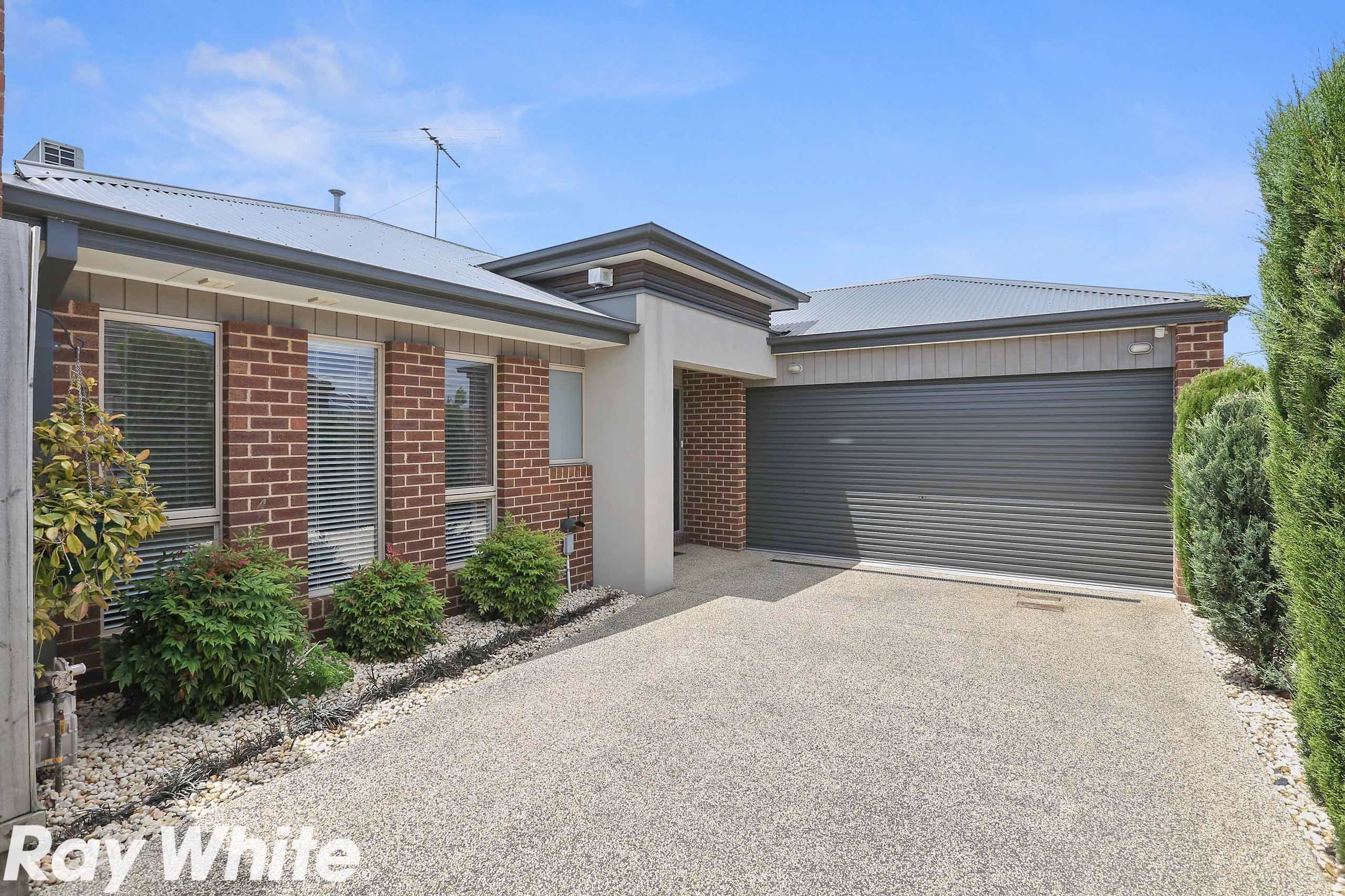 40 Molesworth Drive, Highton VIC 3216, Highton - Thumbnail 2