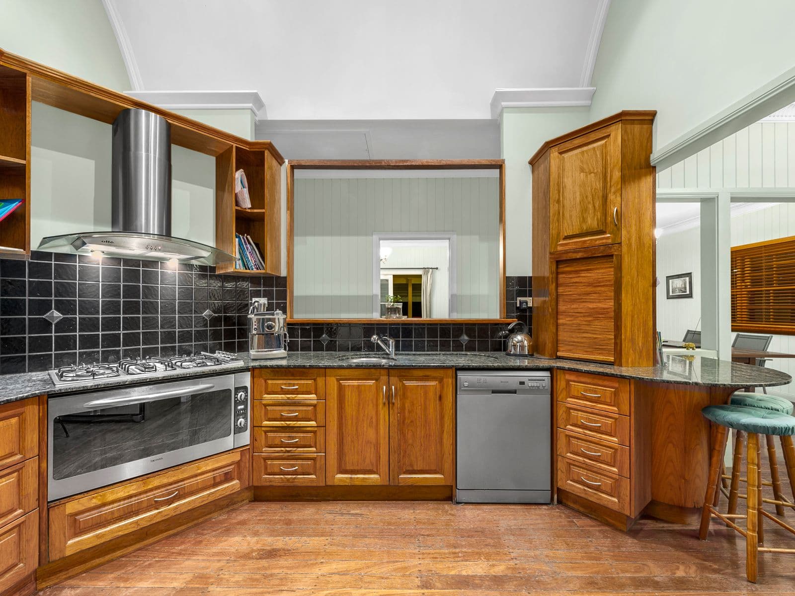 24 Perihelion Street, Coorparoo QLD 4151, Coorparoo - Thumbnail 2