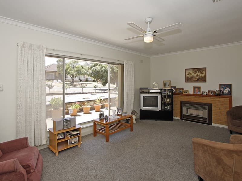 31 Larkdale Crescent, O'Halloran Hill - Thumbnail 3