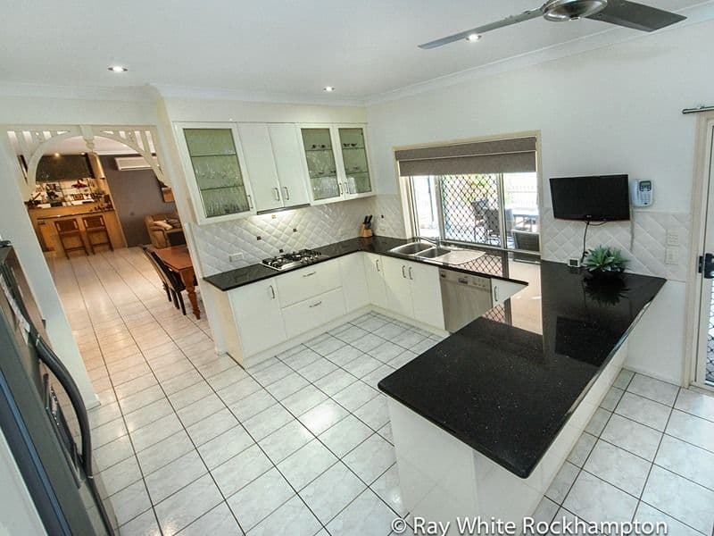 10 Ridgedale Avenue, NORMAN GARDENS QLD 4701, Norman Gardens - Thumbnail 3