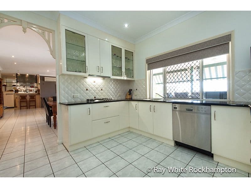 10 Ridgedale Avenue, NORMAN GARDENS QLD 4701, Norman Gardens - Thumbnail 4