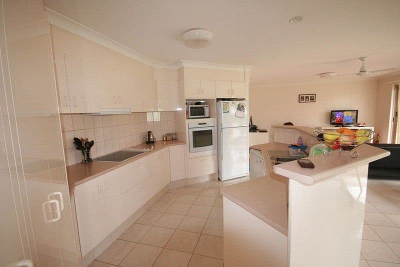 8 Staffa Close, MERRIMAC QLD 4226, Merrimac - Thumbnail 3