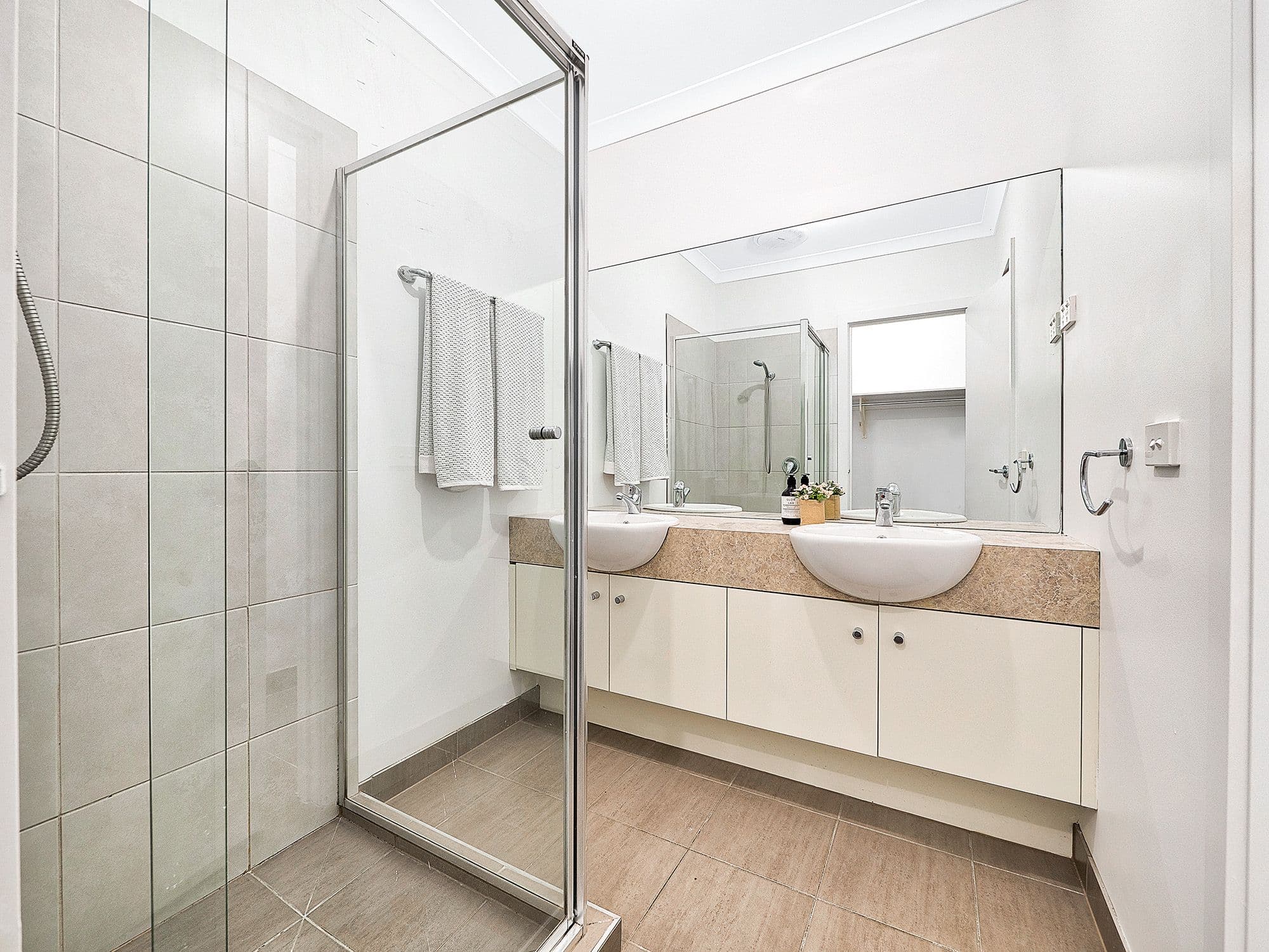 13 Gelderland Drive, Clyde North VIC 3978, Clyde North - Thumbnail 4