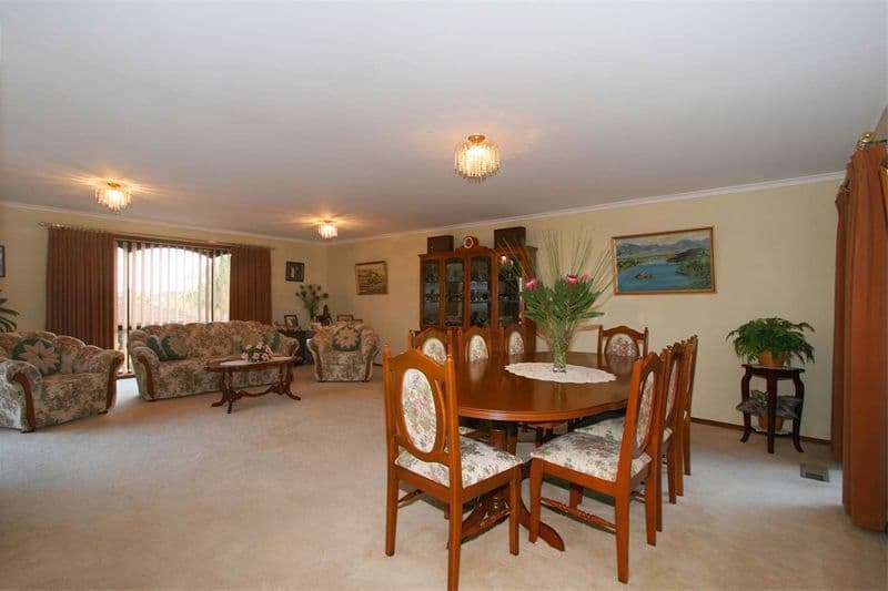 11  Lyndale Court, OAKLEIGH SOUTH VIC 3167, Oakleigh South - Thumbnail 3