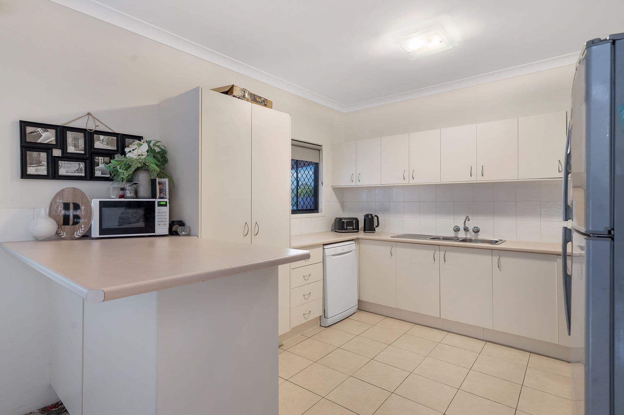 6 Mitre Street, Holmview QLD 4207, Holmview - Thumbnail 2