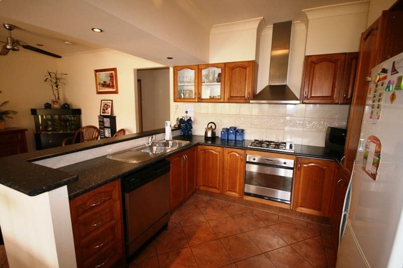 6 Glastonbury Drive, MUDGEERABA QLD 4213, Mudgeeraba - Thumbnail 4